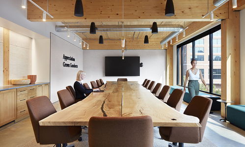 温暖工业风 Flagstone Foods明尼阿波利斯总部办公设计欣赏